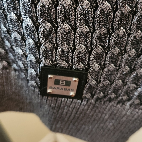 Valiant Paris Brand New With Tag Vest. MSRP $129.00 - Picture 3 of 5